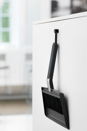 Vipp | VIPP274 lapát és seprű | VIPP274 Broom and dustpan | Home of Solinfo